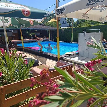 Janika Pension Вонярцвашхедь Экстерьер фото