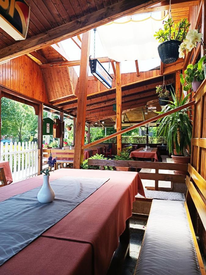 Janika Pension Вонярцвашхедь Экстерьер фото