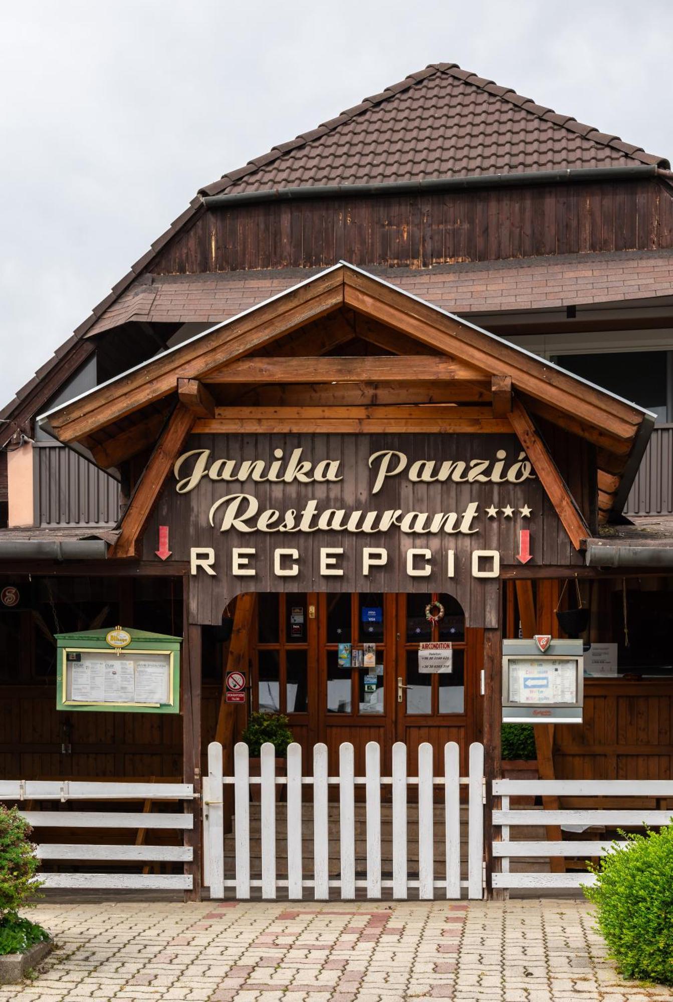 Janika Pension Вонярцвашхедь Экстерьер фото